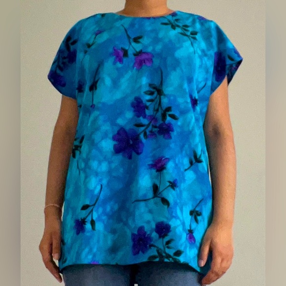 Maggie Sweet Tops - Size M (Medium) Purple and Blue Floral Short Sleeve Blouse